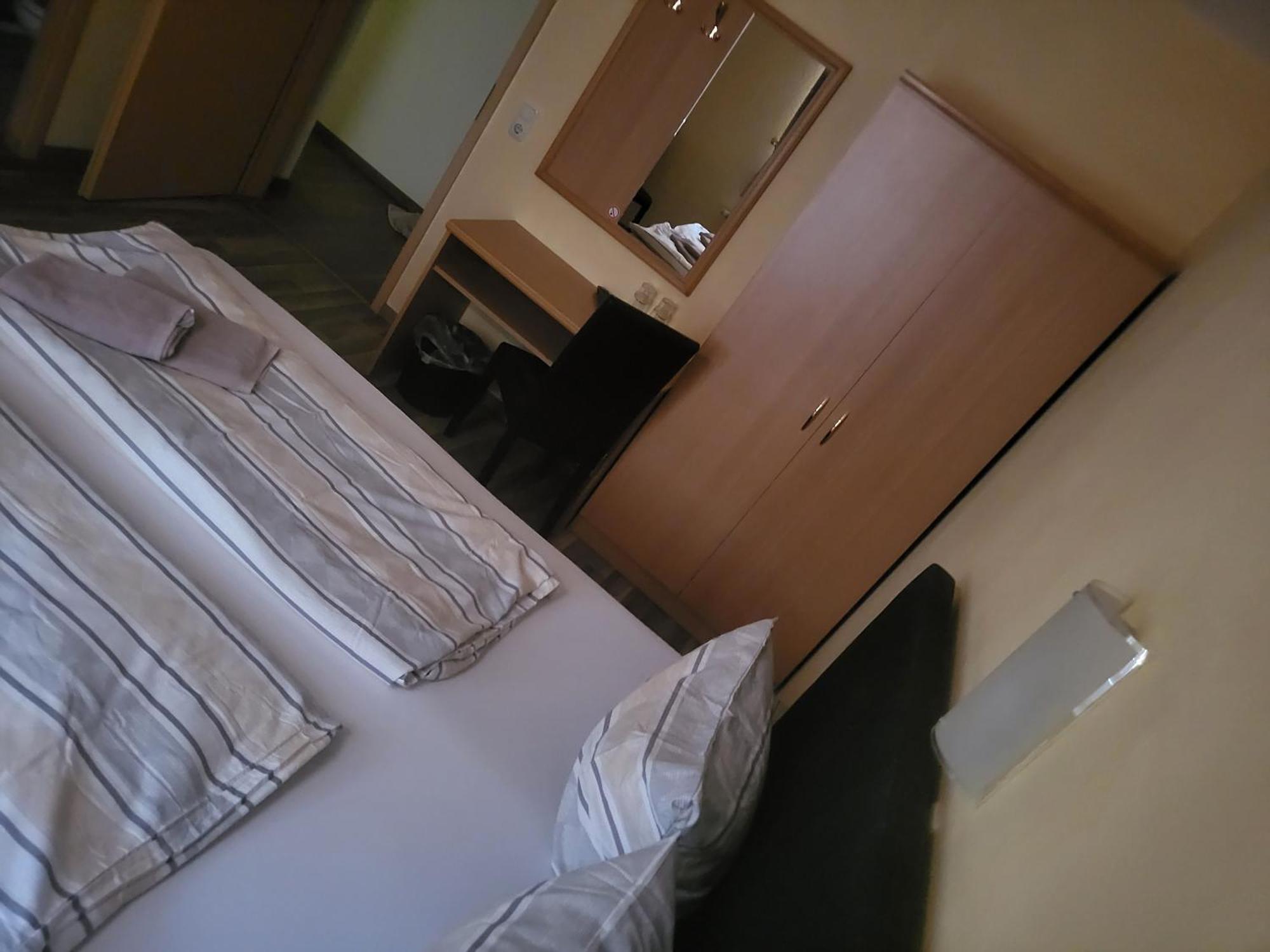 Pension Kuehnauer Hof Dessau-Rosslau Екстер'єр фото