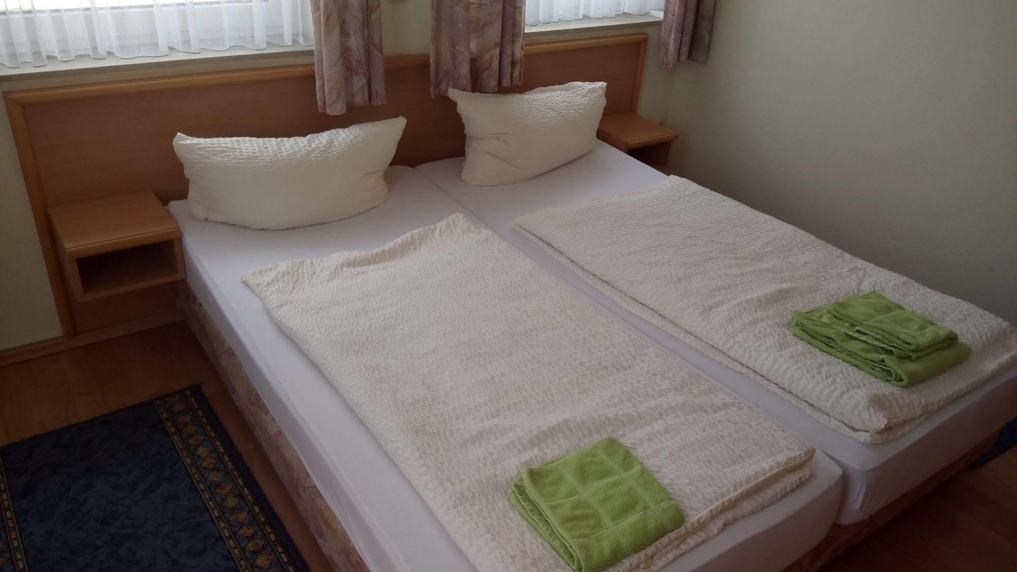Pension Kuehnauer Hof Dessau-Rosslau Екстер'єр фото